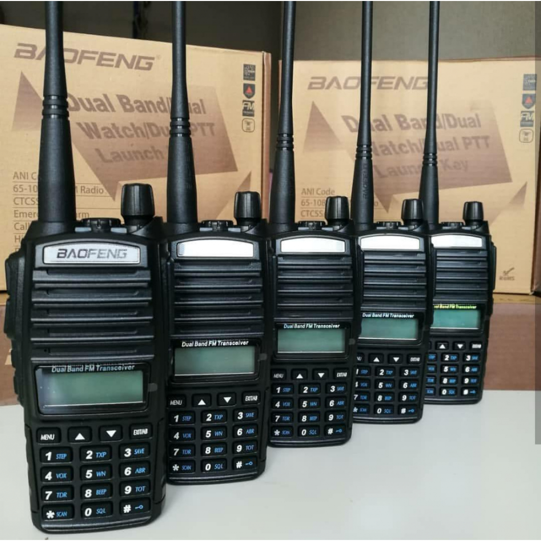 КОМПЛЕКТ РАДИОСТАНЦИЙ BAOFENG UV-82 (5W) 6 ШТ. + ЗАРЯДНАЯ СТАНЦИЯ НА 6 УСТРОЙСТВ