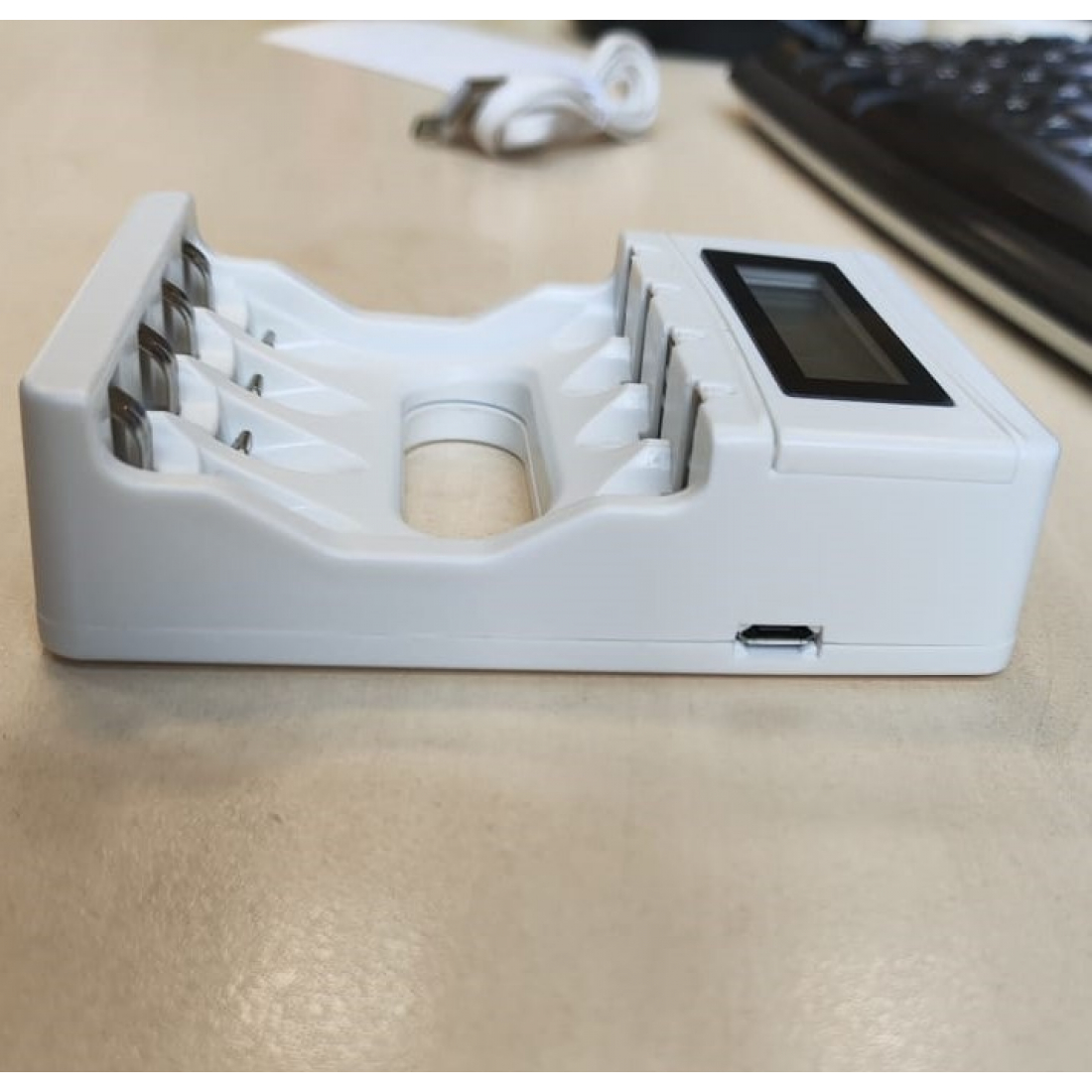 Аккумуляторные батарейки АА Ni-MH белые (Пальчиковые) Palo 3000 mAh, 1.2 V Комплект 4шт + кейс + зарядка